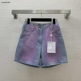 Designer-Shorts für Damen, luxuriöse Kleidung für Damen, Sommerhosen, modischer Denim mit stilvoller Hose mit hoher Taille und weitem Bein, 25. Dezember. Neu