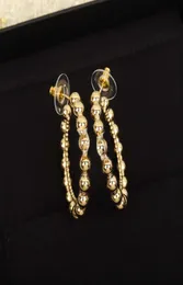 2022 Высококачественные подвески небольшой круглой формы с бриллиантовыми серьгами-гвоздиками из 18-каратного золота с покрытием для женщин, свадебные украшения в подарок имеют bo5997600