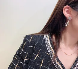 C2096 Koreanische welle mode neue perle ohrringe eingelegt mit C brief quaste eardrop frauen geometrische accessoires5573527