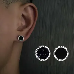 Stud Korean Black Rhinestone Stude Earring Hip Hop Punk Purple Sand Stone Earring dla mężczyzn Prosta biżuteria modowa ZLN231226