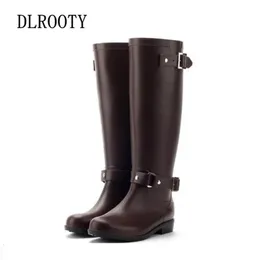 Rainboots مسطحة مقاومة للماء أحذية نسائية سوداء ماء أزياء أمطار هطول أمطار عالية الرمز البريدي غير الانزلاق pvc مريح 231226