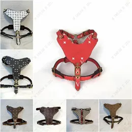 Trelas Designer Dog Harness Trelas Conjunto com Carta Clássica Padrão Ajustável PU Couro Coleira Pet Colete para Médio Grande Cão Bulldo