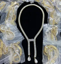 Luxuriös gestaltete HalskettenLeeter White Crystal Diamonds Anhänger Damen Armreif Messing 18K vergoldet Damen Designer Schmuck Geschenke DN1 -0026360950