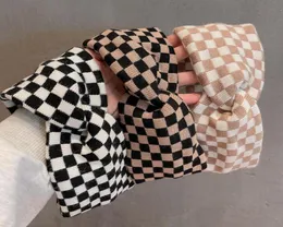 Винтажные дизайнерские черно-белые повязки на голову с принтом в сетку Модные женские широкополые ленты для волос с завязками Тюрбан Женские эластичные вязаные Fabr3143436