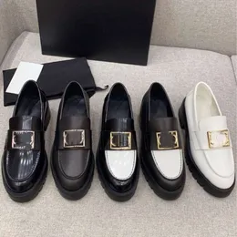 2024 Chan Black Leather Metal 2C Laiders Oxford Shoes Moccasin interlocking C Square Buckle Sandals Designer Shoe Women Lug Swees Cheels Moteles Sneaker