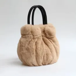 طراز الكلية الشتاء الفراء Otter Rabbit Hair Ruffled Handbag Fashion Trend Single Counter Miagonal Cross Ladies Plush Bag 231226