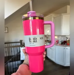 ABD Stok Kış Pembe Flamingo Tumbler Squencher H2.0 40oz Paslanmaz Çelik Kupalar Tapı Kapak ve Saman 2. Nesil Araba Kupaları Su Şişeleri