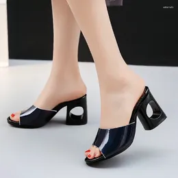 النعالين YMECHIC SUMMER 2023 HOLLOL Block Heels Open Open Outdoor Women Mirror Gold Silver Black Party Date Slides Slides Shoes