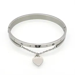 O mais novo designer clássico Luxurys Ewelry for Women Bracelet Bracelet Aço inoxidável Carcar de bracelete pendente Festival Presentes