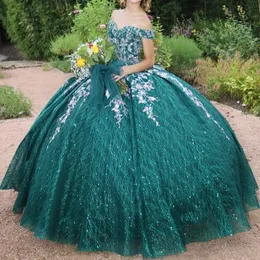 Smaragdgrün glänzende Quinceanera-Kleider, schulterfrei, bauschiger Rock, Gillter-Spitzenapplikation, Perlen-Korsett, mexikanisches Vestido für 15 Jahre