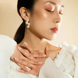 Pendientes colgantes Latón Onda Perla de imitación Mujeres Joyería de boda Vestido T Show Runway Raro Japón Moda coreana Ins