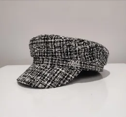 Breda brimhattar Autumn Winter Plaid M Letter Military Hat Golas Female Men039S Army Cap Ladies Basker Litter Octagonal4314749