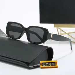 نظارة شمسية مصممة للنساء الرجال النظارات الشمسية الكلاسيكية نظارات الشمس الفاخرة استقطاب PC PC Frame Women Womens Sunglass UV400 نظارات 3747