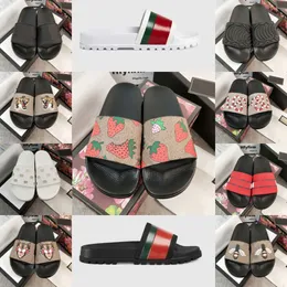 Sandles için kadınlar tasarımcı terlik erkek sandaletler düz kauçuk taban flip floplar yeşil kırmızı beyaz web kadın slaytlar erkekler için içi boş kalın dişli dip sandles kutu 2023