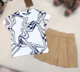 العلامة التجارية Baby Tracksuits Designer Girls Two Set Size 90-150 Kids Dress Suits Thirt Stripe Printing T-Shirt and Short Skirt Dec20