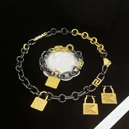 디자이너 Vercaces Versages 팔찌 보석 개인화 된 패션 블랙 골드 색상 차단 된 금속 체인 중쇄 남성과 여성 독특한 자물쇠 헤드