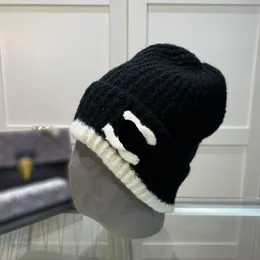 Beanie designer beanie designer di lusso beanieesplosivo berretto lavorato a maglia tessuto ad alta elasticità combinazione di colori classica uomini e donne con gli stessi modelli