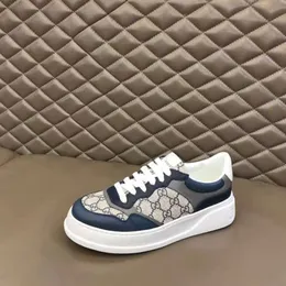 Skor mode casual screener running sneakers Italy Män kvinnor vackra låga toppar blå rosa brun kalvskinnplattformar designer utomhus drive sportskor låda 430