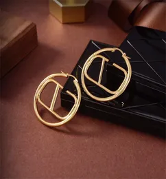 Pendientes de aros de aros de la moda para mujer Big Circle Joya simple Pendientes de diseñador de lujo Pendientes de cartas Ornamentos de arete Hi3884156