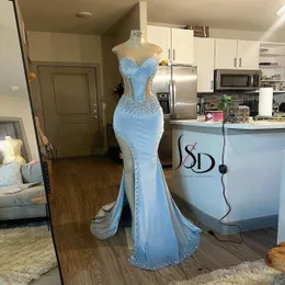 Sky Blue Mermaid Dress Arabic Crustal Peads Sheer o Neck Sleveveles Velvet Seksowne sukienki wieczorowe rozcięcie vestidos de fiesta