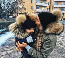 Mode föräldrakåpor söta spädbarn baby pompon vinter hatt dubbel päls boll hatt mamma barn varm stickad hatt nyfödd mössa cap x82477007