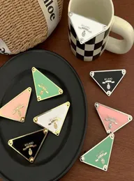 Special Design Letters Hair Clip med Stamp Big Triangle Letter Barrettes for Gift Party3955237