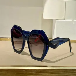 Símbolo de óculos de sol de acetato de grandes dimensões, caracterizado por linhas geométricas grossas e volumes robustos, feminino e masculino, óculos de sol fa241m