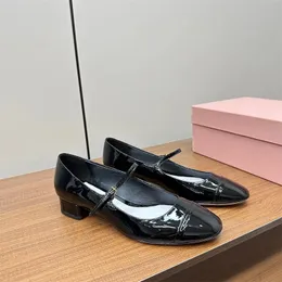 Tasarımcı Sıradan Ayakkabı Markalı Ayakkabılar Bale Ayakkabı Retro Yay Kadın Ayakkabıları Kadın Prenses Ayakkabı Banquet Ayakkabıları Düğün Ayakkabı Düz ​​Ayakkabılar Patent Deri