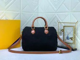 Boston Bags Designer Luxury Shoulder Bag Handväskan Baguette PAG Plush Wool Löstagbart axelband Läderhandtag