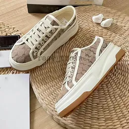 Designer mulheres moda plataforma sapatos casuais abelha ace tênis treinadores bordado preto branco listras verdes andando homens mulheres 1977s screener sneakers 04