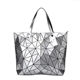 Väskor Nya handväskor Kvinnor Väskor Designer Beach Large Tote Hologram axelväska SAC En huvudgeometrisk väska Bolsa Feminina Sier