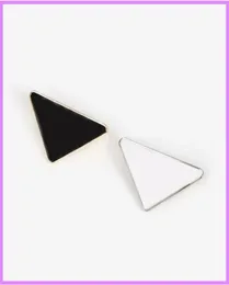 Metal Triangle Letter Brooch New Women Girl Triangle Brooches Suit Lapel Pin White Black Fashion Jewelry Accessories Designer G2231512808