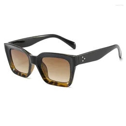 Солнцезащитные очки с квадратными рисовыми гвоздями для мужчин и женщин, классические трендовые уличные солнцезащитные очки для вождения автомобиля, модные винтажные мужские и женские очки 2023