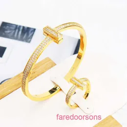 Tifanism Design Damen Perlenarmbänder Charm Luxusschmuck für Damen Geschenk Modisches breites T-förmiges zweireihiges Zirkon-Volldiamant-Armband mit Originalverpackung