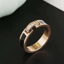 Band-Designer-Markenringe für Damen, vergoldet, Kristall, Kunstleder, Edelstahl, Liebe, Hochzeit, Schmuckzubehör, feine Schnitzerei, Fingerring