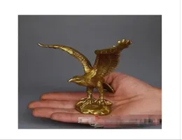 Cały stare chińskie mosiężne ręcznie szarowane Fengshui Lucky Flying Eagle Statue8440758