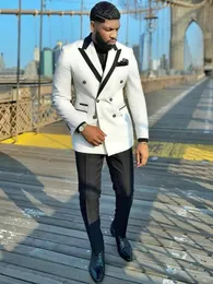 2023 Uomini a doppio petto bianco su misura in abiti in giro per lo smoking slim mone costume da maschio in forma Homme Groom due pezzi set di bali 231227