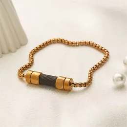 Pulseiras de luxo designer para mulheres banhado a ouro pulseira clássico simples casais de aço inoxidável carta de corrente mens encantos pulseira na moda moderna zl089