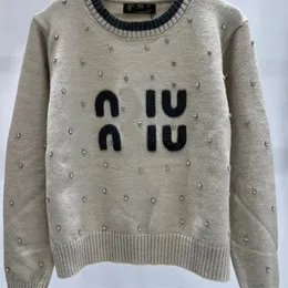 Mui Mui 디자이너 스웨터 남성 여성 스웨터 스웨터 점퍼 자수 프린트 스웨터 니트 클래식 니트웨어 가을 겨울 따뜻한 점퍼 Miun Miun 727