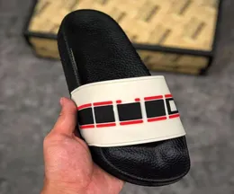 Nuevo arrvial con caja hombres mujeres zapatillas de moda diapositivas de lujo zapatilla plana de verano sandalia de goma de cuero de moda para hombre playa deslizada Siz5747006