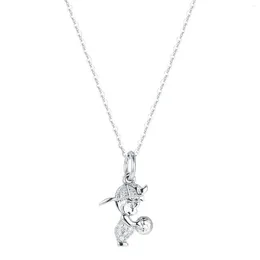 Hängen Full Zircon "Football Boy" Pendant Necklace gjord av Sterling 925 Silver som gåva för fotbollslagbarn eller födelsedag till son