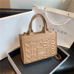 18% DI SCONTO Borsa di design Borsa a tracolla con lettera 3D dal design piccolo per donna Nuova borsa a tracolla monospalla alla moda