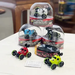 Lustige Mini Tumbling Stunt Car Wireless Fernbedienung doppelseitiger 360 -Grad -Rotation 2,4G Flip -Modell Kinderspielzeug 231227