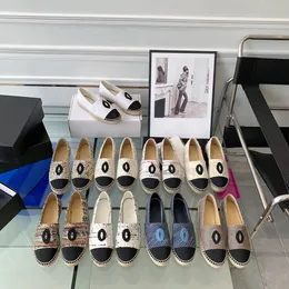 Alpargatas Zapatos de diseñador Zapatillas de deporte de lujo Mujer Zapato casual Lona Mocasines de cuero real Diseño clásico Zapatillas deslizantes por marca 04