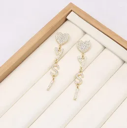Designer di marchi Earring Letter Orecchini oro Ororizzati Donne Crystal Pearl Hoop Diamond Earring Fette Wedding Gioielli