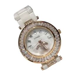 Orologio da donna di design con anello di diamanti, orologi con movimento al quarzo, design di tendenza, moda nuziale di lusso