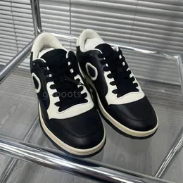 MAC80 유엔 레트로 패션 스포츠 신발 라운드 발가락 평평한 바닥 레이스 업 트렌드 다목적 보드 신발 디자이너 브랜드 개인화 된 편안한 신발