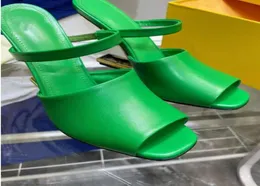 Metal harf topuk 8cm sandalet moda kadın039s geniş bant deri alt terlik lüks tasarımcı ayakkabılar parti dağıtım kutusu boyutu1674547