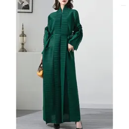 Casual Kleider Miyake Plissee Blütenblatt Ärmel Kleid Revers Strickjacke Schärpen High Fashion Lose Lange Herbst 2023 Winter Frauen Designer Kleidung