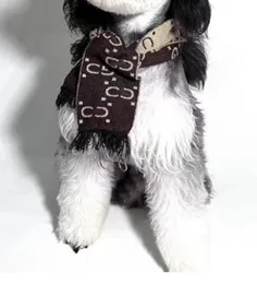 Дизайнерский зимний вязаный шарф для собак Темно-коричневый Классический шарф с буквенным логотипом для собак Тедди Шнауцер Симпатичные аксессуары для собак Шарф Матч